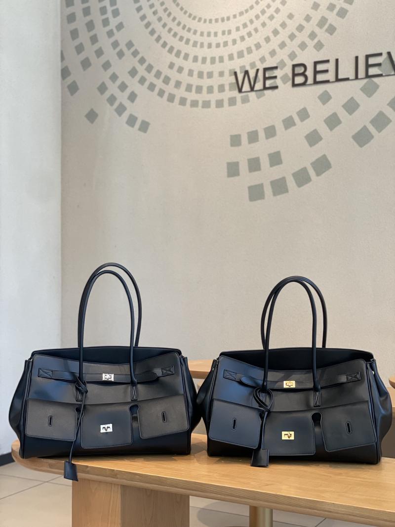Product Introduction of 2025 New Roden Lock Tote Bag Large Capacity Neutral Motorcycle Wings Style Bag Leather Shoulder Bag Tote Bag 19