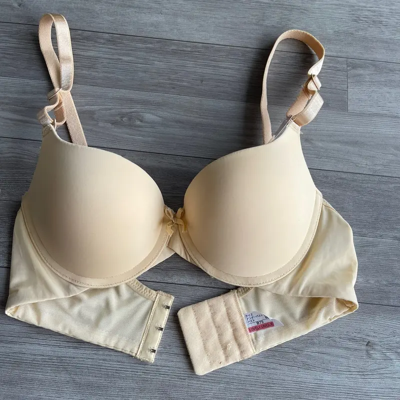 Áo Lovely Việt Nam 1134, có gọng, đệm vừa 2.5cm, lưng thun 3 móc co dãn dễ chịu dành cho vòng 1 vừa và hơi bé Bra Tua Rua 6