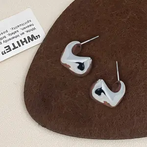 Liui   Anting-anting Temperamen Populer Berbentuk C Anting-anting Tidak Beraturan yang Dipersonalisasi Anting-anting Ceruk Sederhana Akrilik Elegan