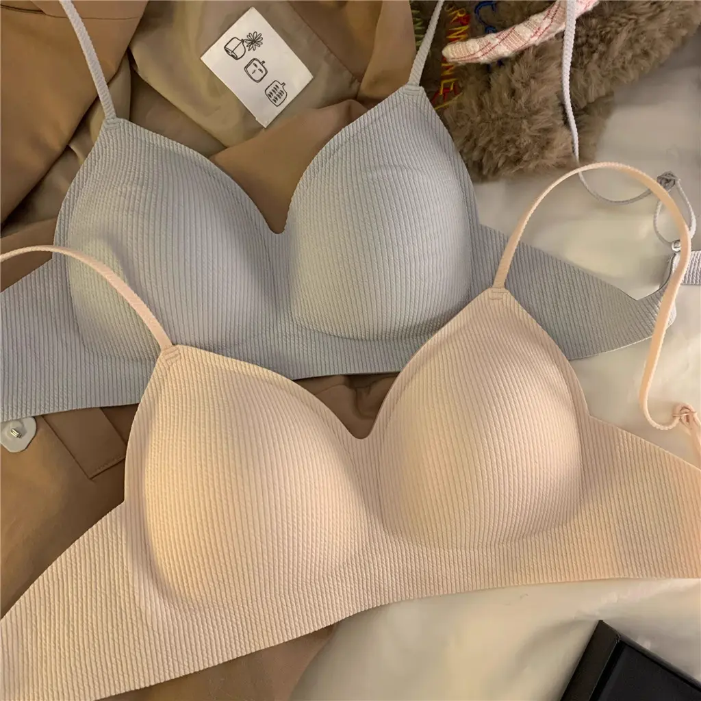 Women's bra, with a small chest to gather and enhance the bust, an upper support to prevent sagging, a sexy and beautiful back, and an integrated bra without a steel ring