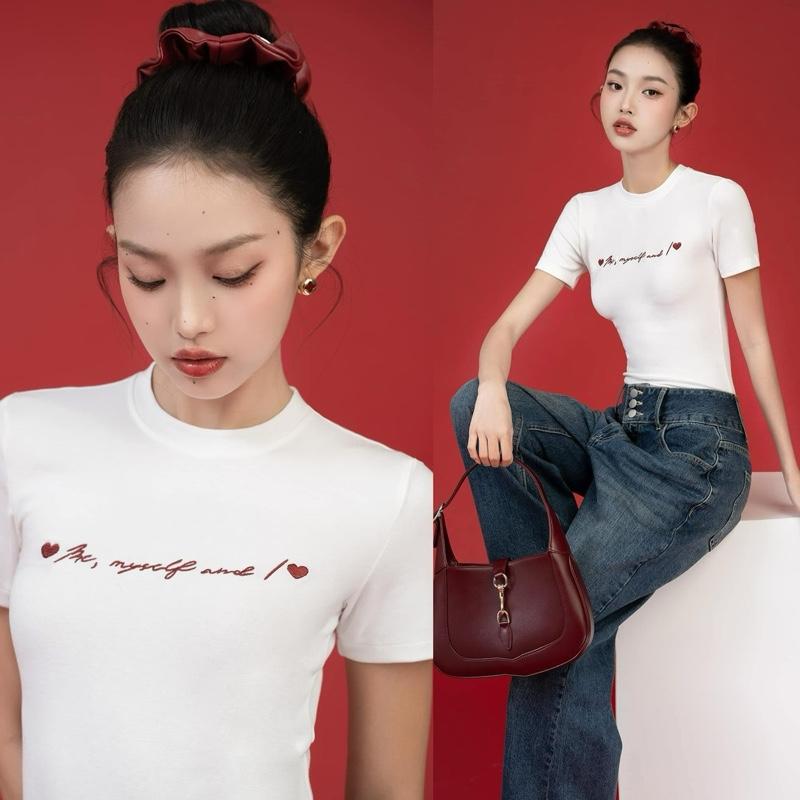 ÁO THUN NỮ THÊU CHỮ ME MY SELF AND I FORM NHỎ ÔM GỌN 0