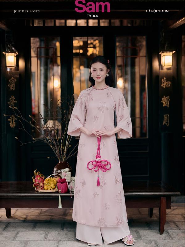 JOIE DES ROSES - Bộ áo dài tơ thêu kim sa cổ tròn tết xoắn ba tà SAM