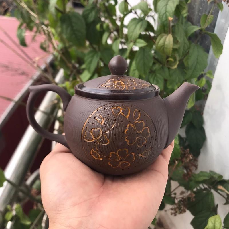 Ấm Trà lẻ - hoạ tiết khắc hoa - gốm hồng sa Bát Tràng - Nghệ nhân Phạm Thế Anh - Dung tích ấm 180ml
