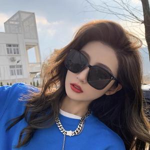 แว่นกันแดดสำหรับผู้หญิง พร้อมป้องกันแสงแดด ความละเอียดสูง เหมาะสำหรับขับรถ เข้าชุดกับทุกสิ่ง เพื่อลดขนาดใบหน้า