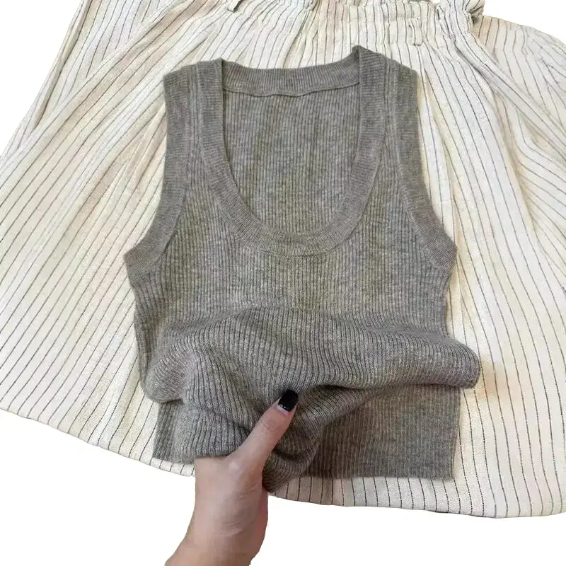 Áo Vest Dệt Kim Cổ Chữ U Mỏng, Chất Liệu Lụa Lạnh Màu Xám Cao Cấp, Dành Cho Nữ, Thích Hợp Cho Mùa Hè Năm 2024, Dáng Ôm, Áo Hai Dây Áo Mặc Bên Ngoài, Phong Cách Instagram Top