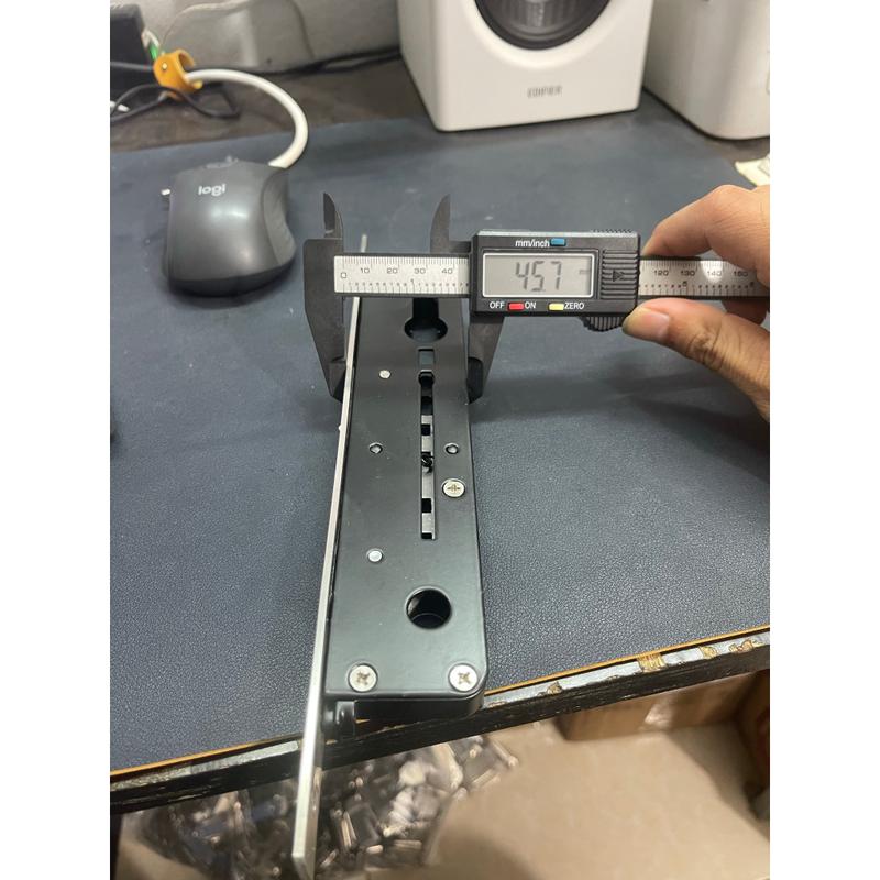 Product Introduction of Khoá cửa lùa chữ D lượn 2 lẫy khóa lắp cửa lùa nhôm hệ việt pháp hệ pma 55 21