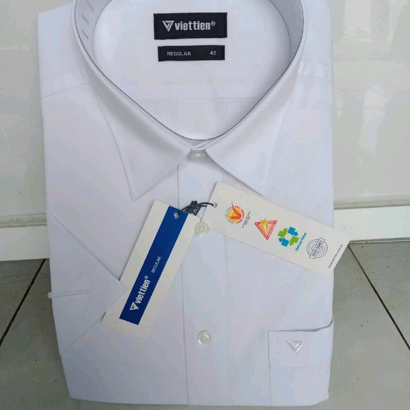 ÁO SƠ MI TRẮNG TRƠN NGẮN TAY LAI BẦU VIỆT TIẾN FOM REGULAR  fom suông SIZE 41 VÀ 42. 0