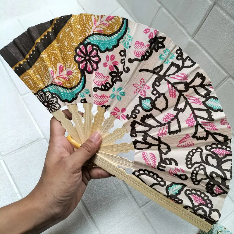 Isi 50 Pcs Souvenir Pernikahan Kipas Batik Sedang Kemas Tile Cantik Bambu Kain 3