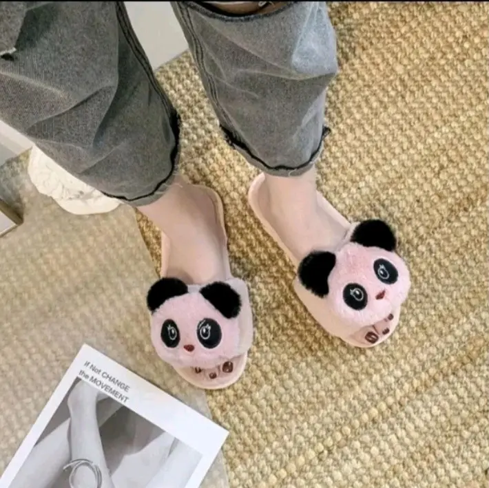 sendal rumah bulu(bonekan panda) Dalam Ruangan 4