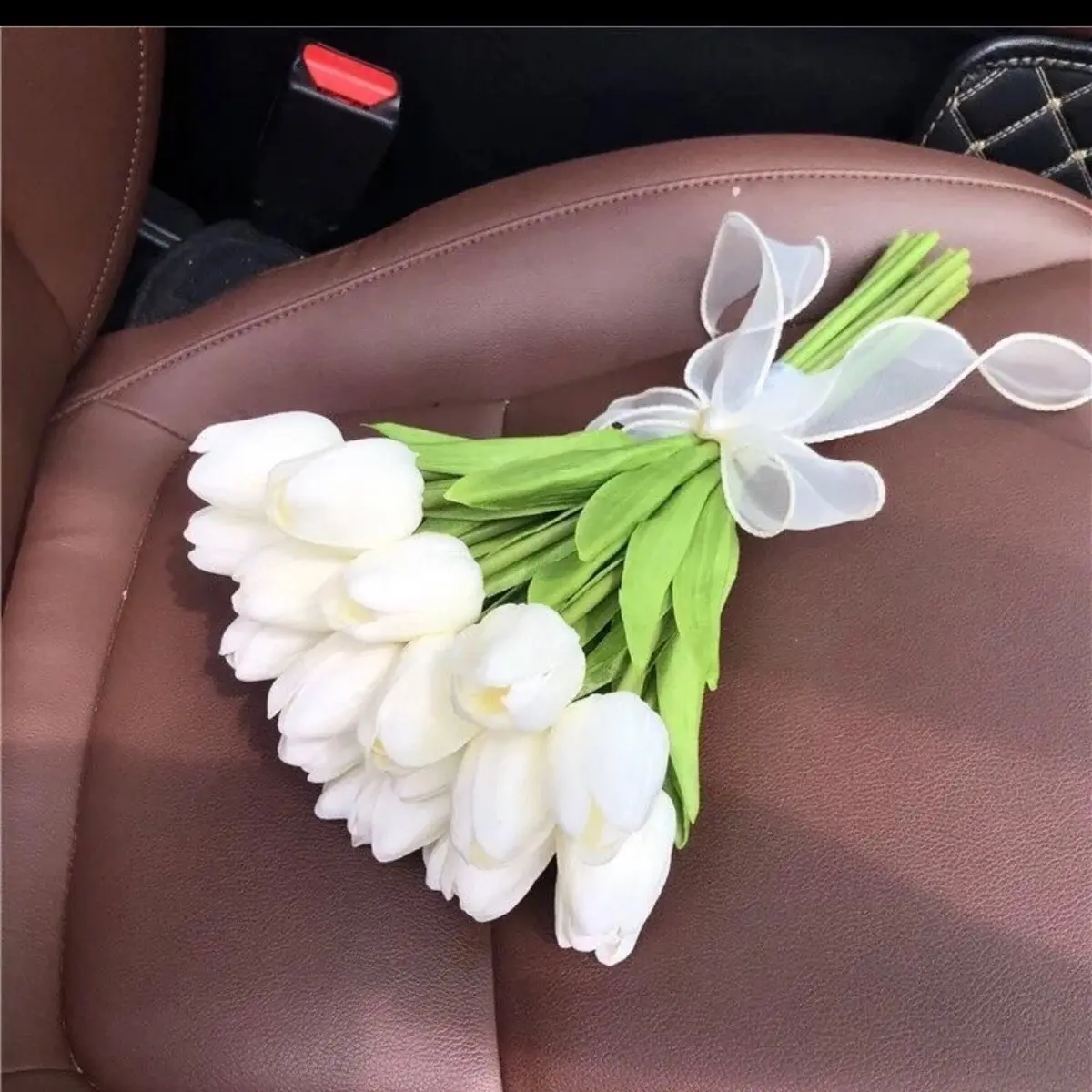 Bó hoa tulip 15 bông cầm tay cô dâu, chụp ảnh, decor