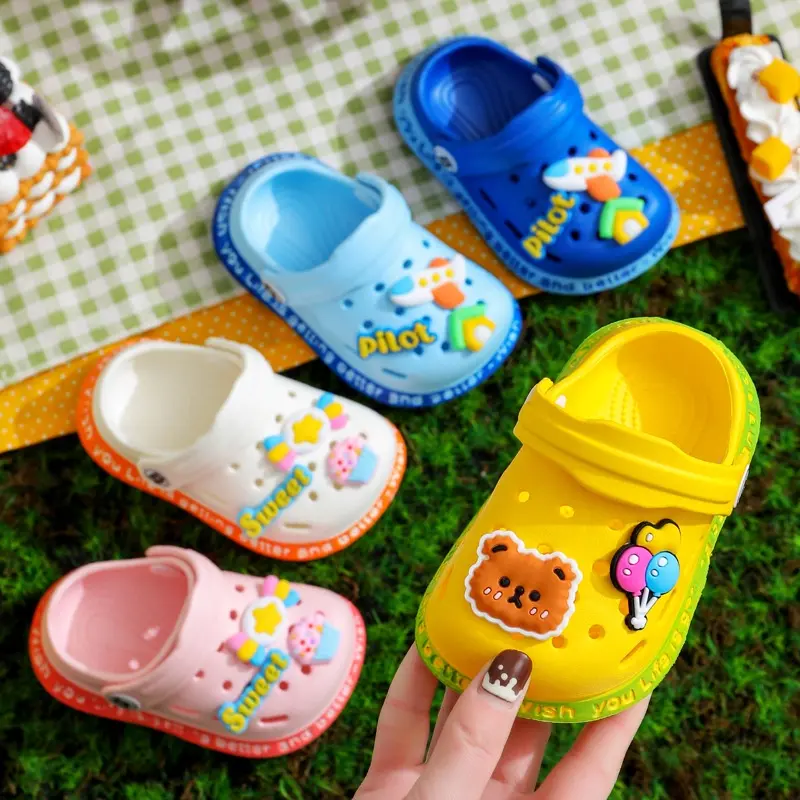 Dép sục cho bé chống trơn trượt hình dễ thương, siêu nhẹ cho bé trai bé gái DE457 2