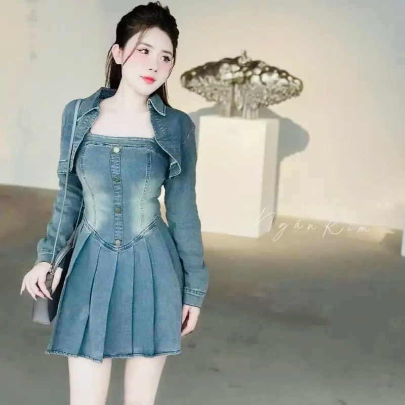ĐẦM JEAN KÈM ÁO KHOÁC XẾP LY ÔM EO TÔN DÁN dây kéo sau lưng ,jean không co giãn 0