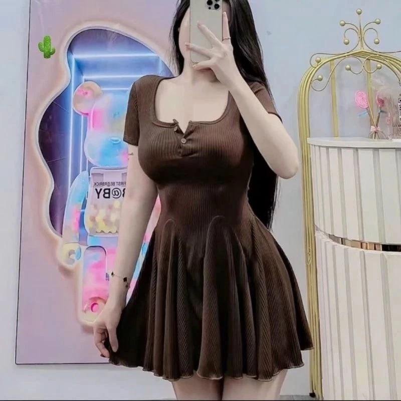Product Introduction of Đầm Tay Ngắn Dáng Xòe Gài Nút Phong Cách Năng Động Nữ Tính 3