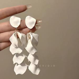 Hoa Tai Dài, Phong Cách Kỳ Nghỉ, Cỡ Lớn, Thời Trang, Cá Tính, Hoa, Cao Cấp, Phong Cách Châu Âu Và Mỹ Thanh Lịch, Phụ Kiện Tai, Dành Cho Phụ Nữ, Kẹp Tai, Không Xỏ Lỗ