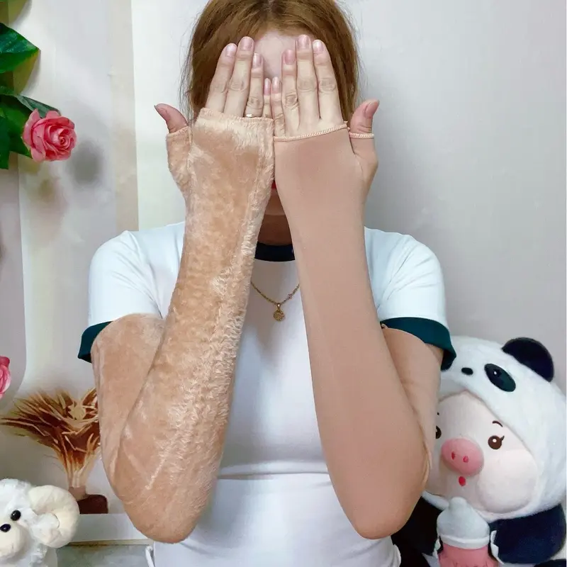 ( kèm quà) ống tay lông nhung có xỏ ngón cao cấp . Lót lông êm  ái và co giãn tốt. Khuyến  mãi  mua 5 đôi tặng  vớ  ủ kem + 2 món  quà  . Mua 10 đôi tặng  2 đôi vớ  ủ kem + 2 quà ). Ong tay 5