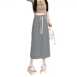 กระโปรงสตรีลายทางขาวดำยาว ดีไซน์สำหรับผู้หญิงพลัสไซส์ เอวสูง ทรงสลิมฟิต เหมาะสำหรับฤดูร้อน ลำลอง อเนกประสงค์ 45.00 กก.-150.00 กก. Clothing Lady Women Skirt เสื้อผ้า