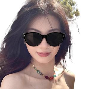 แว่นกันแดดทรงแคทอาย, แปลงร่างเป็นแว่นตาตามใบสั่งแพทย์, สำหรับผู้หญิง, แว่นกันแดดแบบหนีบสำหรับขับรถ, ทรงสี่เหลี่ยมและกลม, โพลาไรซ์, ป้องกันรังสียูวี