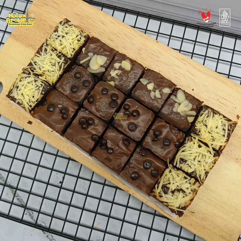[ Buy 1 get 2 ] BROWNIES FUDGY MEDIUM FULL TOPPING DAN LUMER BY NA'AM - 3 BROWNIES 5