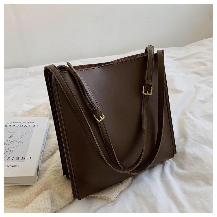 Product Introduction of One bag on the shoulder, retro-large tote bag of women, fashionable bag 22