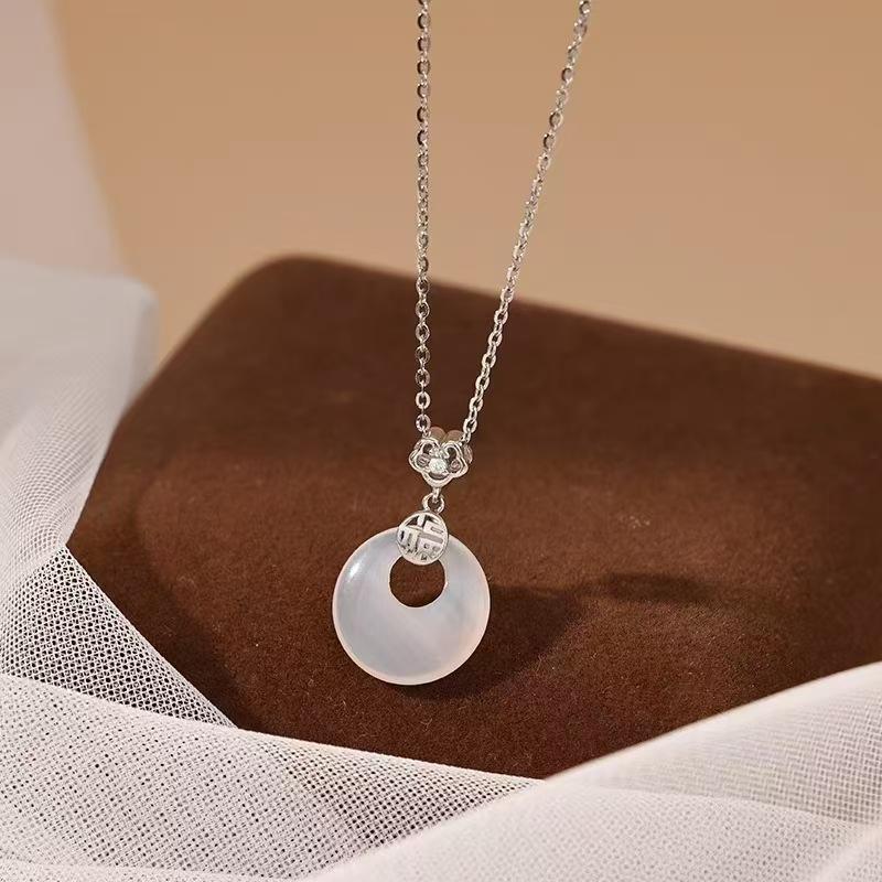 Product Introduction of New Chinese Style Retro Ruyi Peace Buckle Necklace for Women, Light Luxury Clavicle Chain, New Niche Design, Simple and Exquisite 1