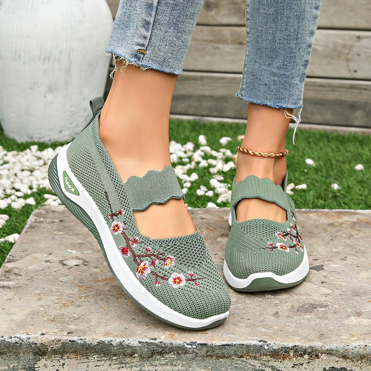 Spring 2025 Soft Sole Comfortable Cloth Shoes for Middle-aged and Elderly Moms