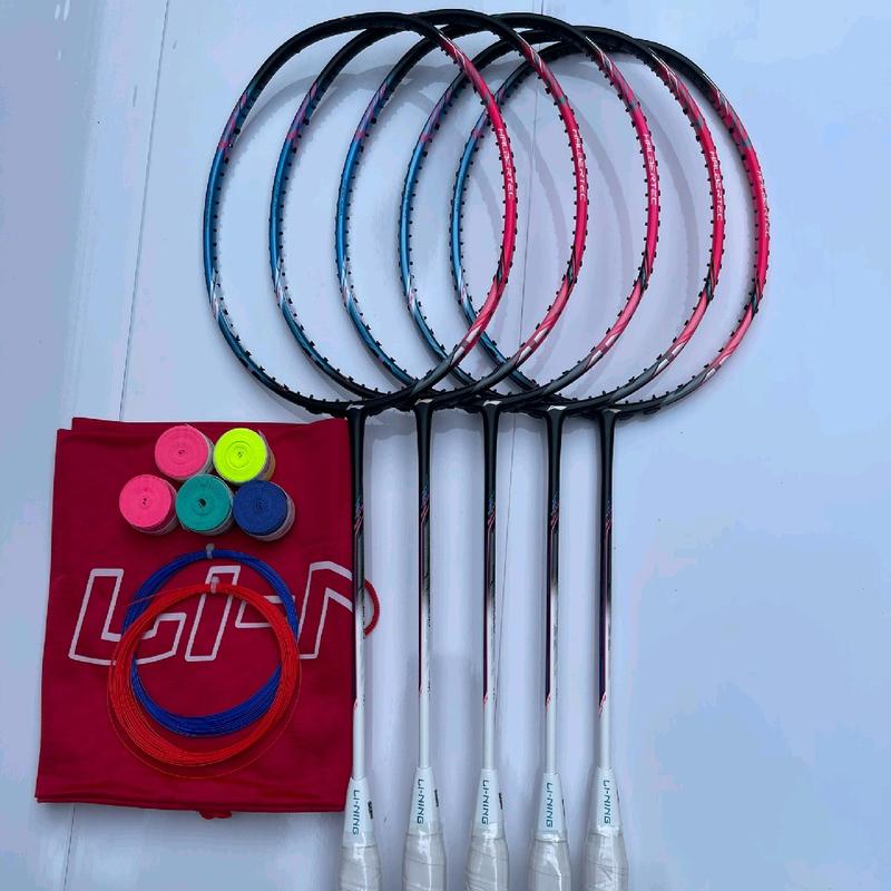  vợt cầu lông li halbertec 8000 ,bản 1.1 nội địa ,max 12kg căng sẵn 11kg ,tặng kèm quấn cán túi đựng vợt ,giá trên 1 sản phẩm 