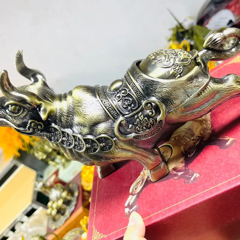 Gạt tàn trâu bằng hợp kim đồng 2