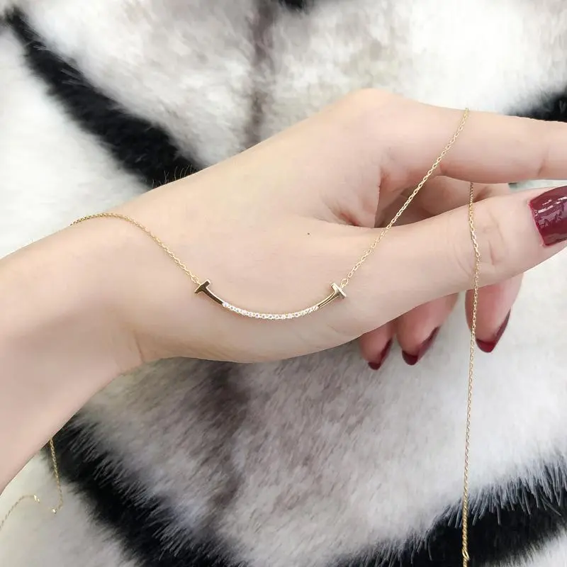 Face Necklace Women Unique Design Luxury Cold Light Simple Clavicle Chain Fashionable Commuting