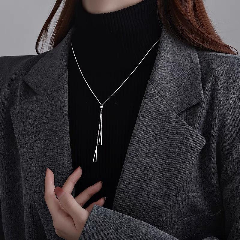 Product Introduction of Stylish Adjustable Necklace with Geometric Pendant Simple Fashionable Design Perfect for Everyday Wear and Special Occasions Quality Choker Chain Elegant Pull-Out Design Ideal Gift for Women 15