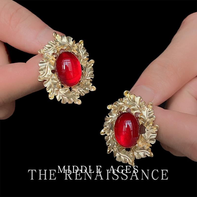 Product Introduction of Vintage Light Antique Style Exaggerated Heavy Industry Earrings French Court Vintage Wine Red Earrings High-Grade Ear Rings 4