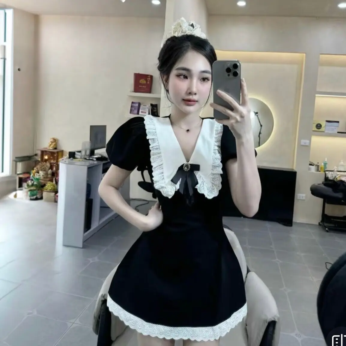 Váy tiểu thư đen viền cổ ren trắng chất tuyết mưa