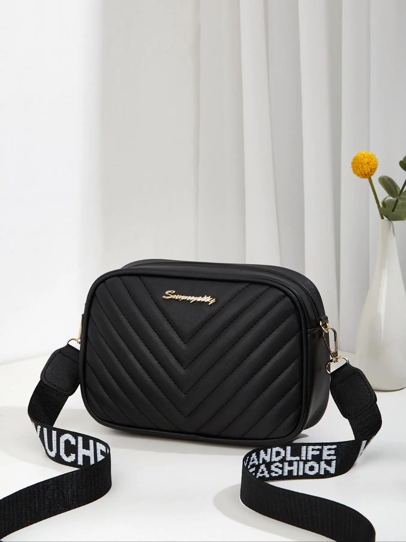 Women's Fashionable Casual Plain V-shaped Quilted Letter Label Decor Crossbody Bag, Pu Leather Square Crossbody Bag with Letter Pattern Strap For Work & Daily Used