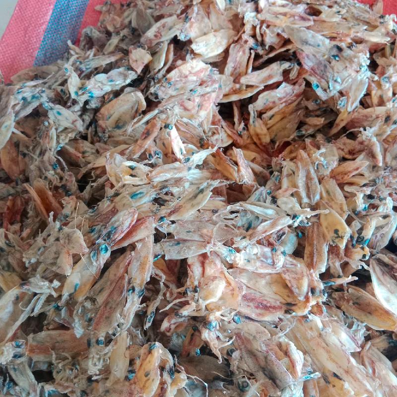  Khô mực chuối nguyên con nấu súp rim 