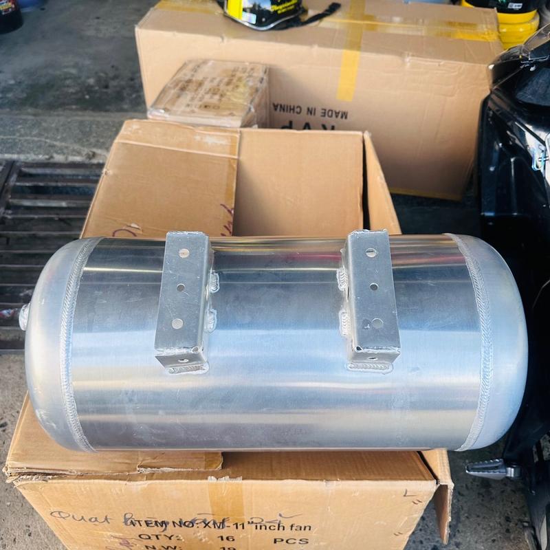 bình chứa hơi bằng nhôm có đế kích thước ngang 28 dài 55cm gắn cho xe tải và xe du lịch