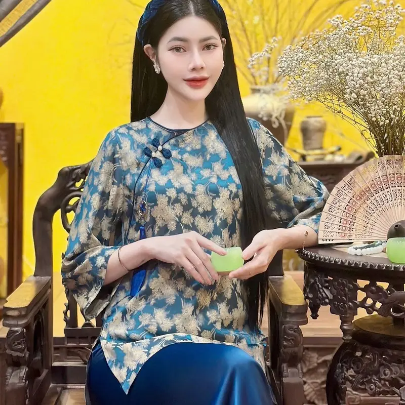 Pháp Phục Đi Chùa . Bộ Lụa Gấm Hoa Cúc Tết , Quần Lụa Vân ( tặng kèm tag cài áo ) Cao Cấp. 0