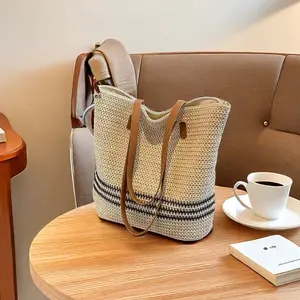 Tas anyaman besar bergaya Prancis santai. Tas tangan bergaya hutan. Tas anyaman pantai musim panas. Tas totte bahu.