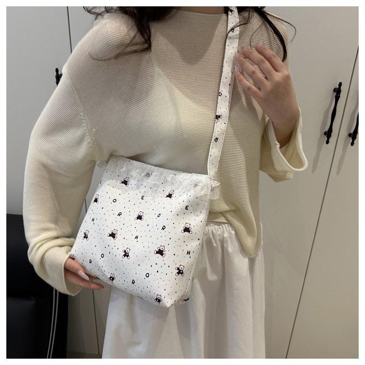 Product Introduction of Sewing Line Magnetic Snap Spring 2025 Women's Bag Shoulder Bag Personality Trend Large Capacity 21