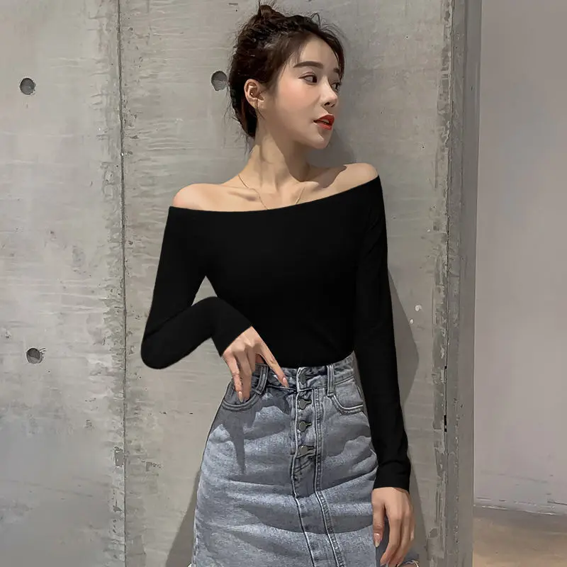 Áo trễ vai 2 màu đen trắng Tiệm Tiểu Hạ mặc sang trọng quyến rũ dễ phối đồ