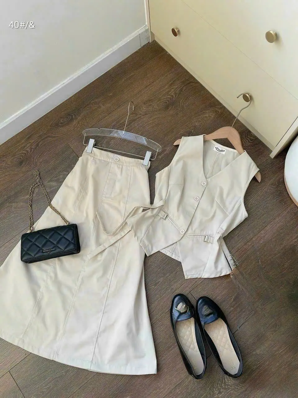 [Mới] Sét Áo Gile Phối Khuy Kèm Chân Váy Cá TÍnh (vải kaki)