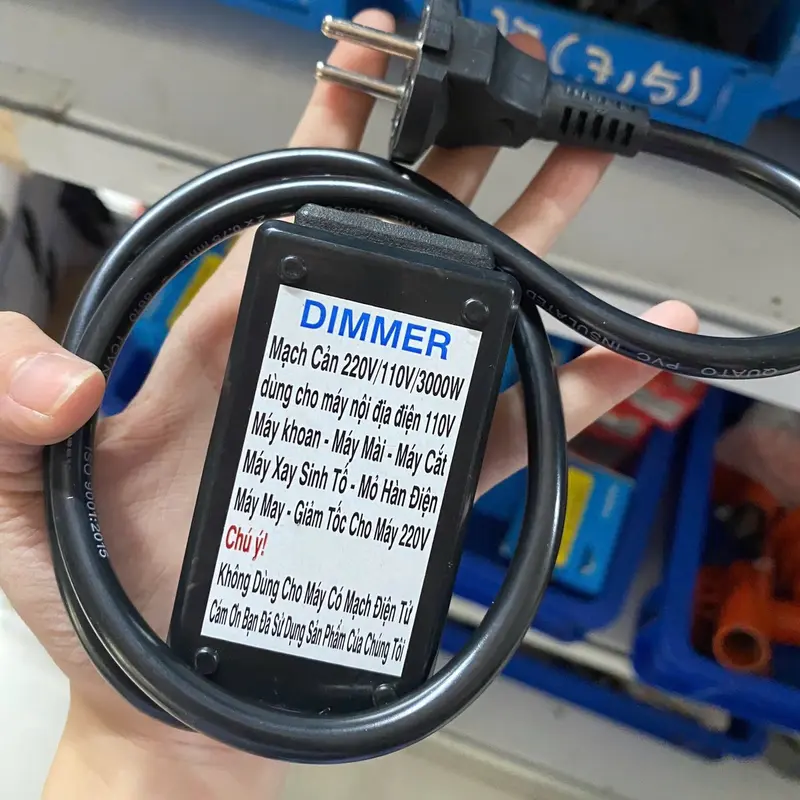 Cục chuyển đổi nguồn điện từ 220V về 110V 1