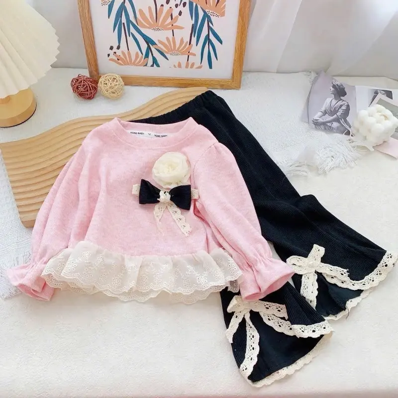 Bộ đồ bé gái áo đính HOA kèm quần ống loe phối ren xinh yêu Kem Cho Bé (10-21 kg) Heo 3