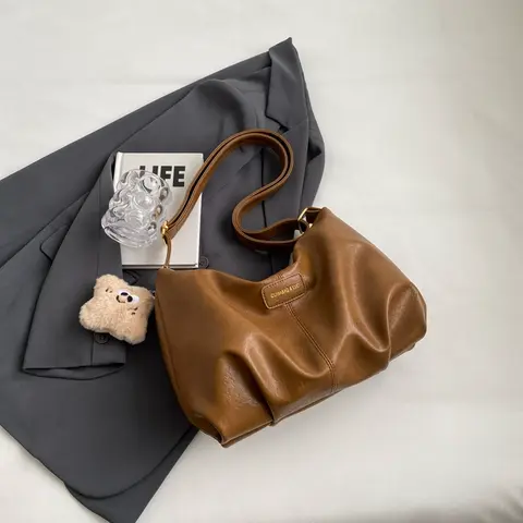 Túi xách da mềm size lớn 32cm đi học đi làm đựng sách vở A4, tặng kèm thú bông 7