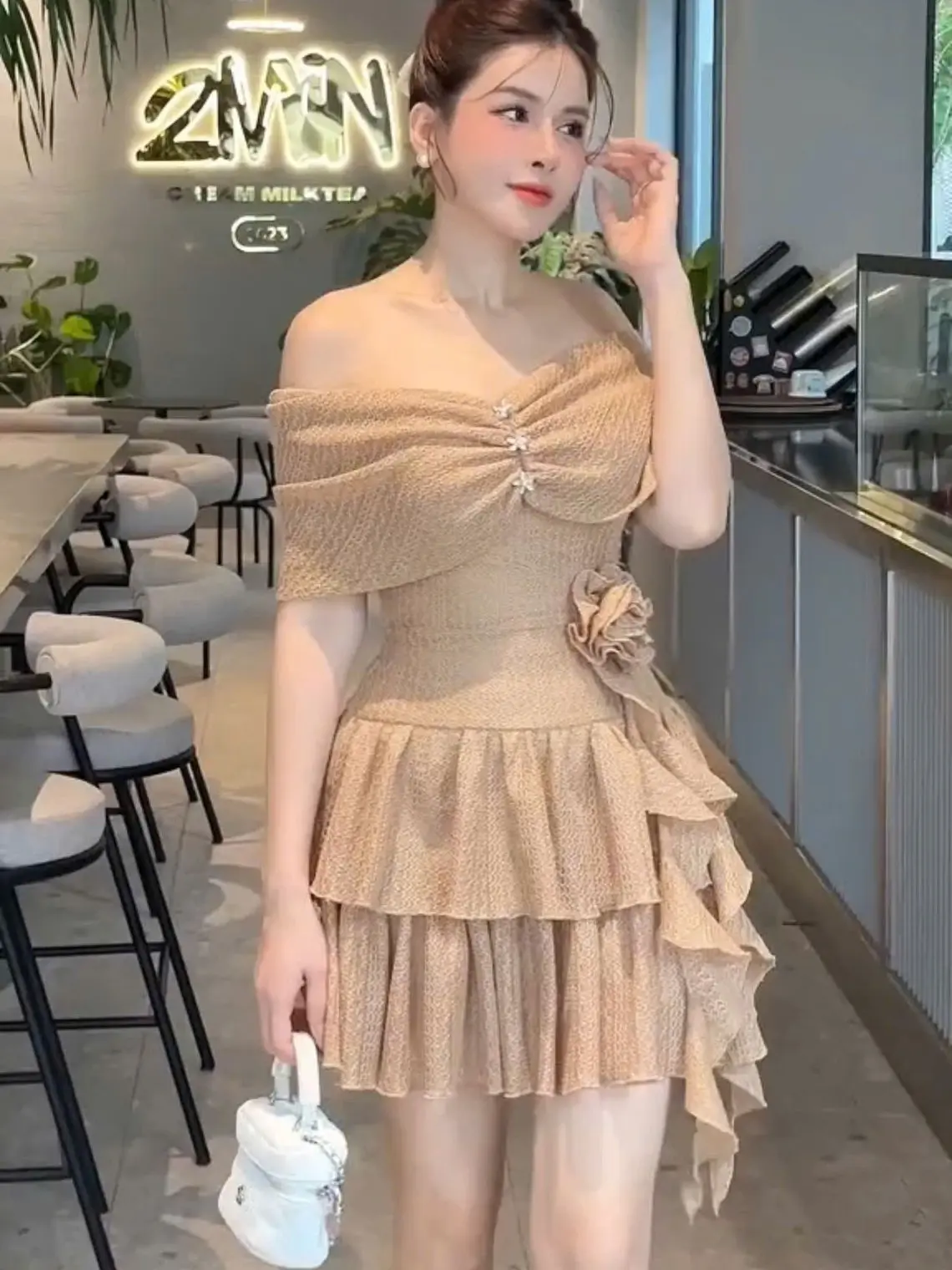 Váy thiết kế ren trễ vai đính hoa eo V277 Nữ Dress Dáng Ngắn