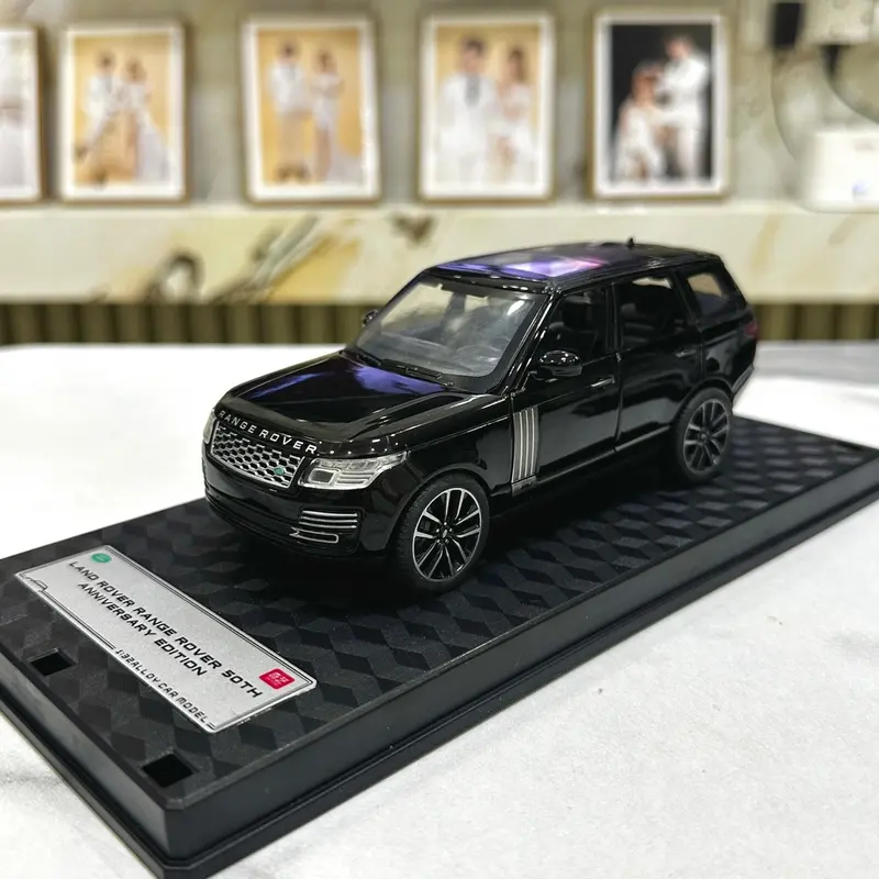 Mô hình xe Land Rover Range Rover tỉ lệ 1:32 kèm đế 2 phiên bản Toy Đồ Chơi 3