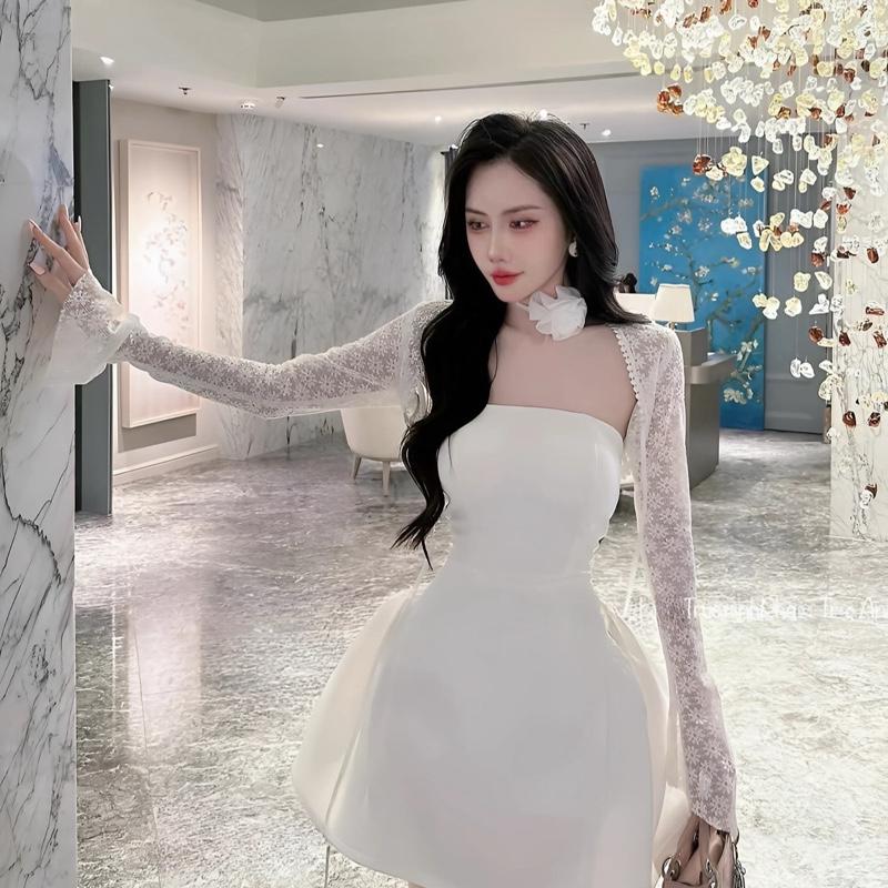 Hương LyLy - H11 Váy tafta phối ren tay dài và cổ hoa 0