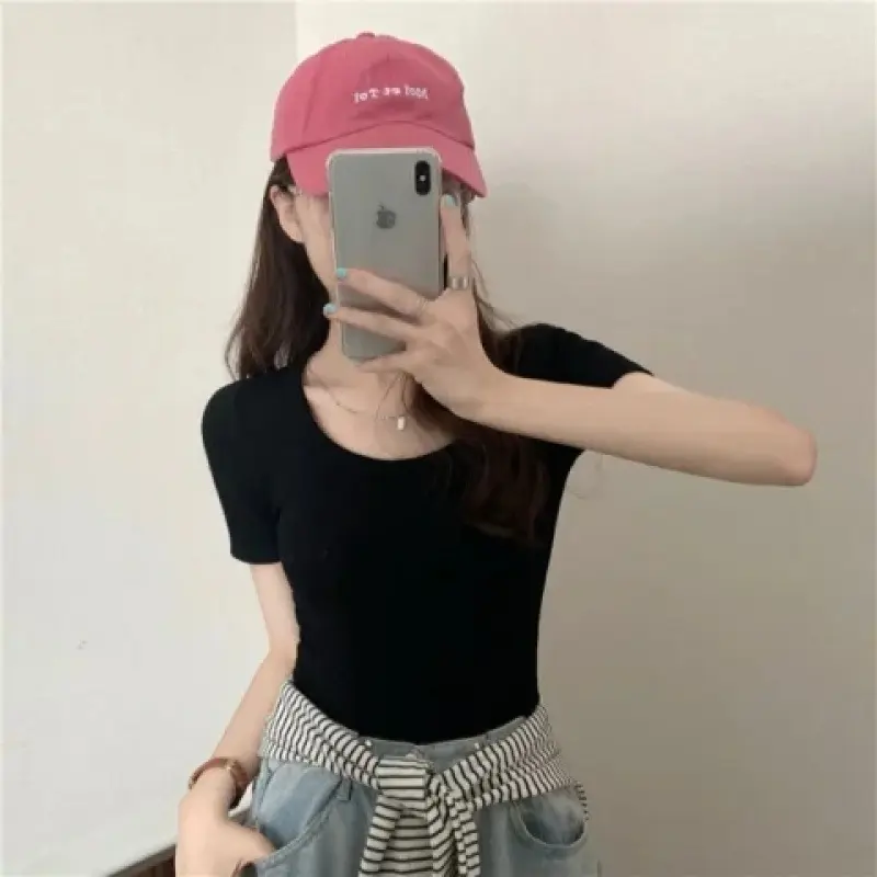 Simple and fashion fitted crop  tops for women outfit , casual round neck short sleeved Korea style versatile T-shirt summer