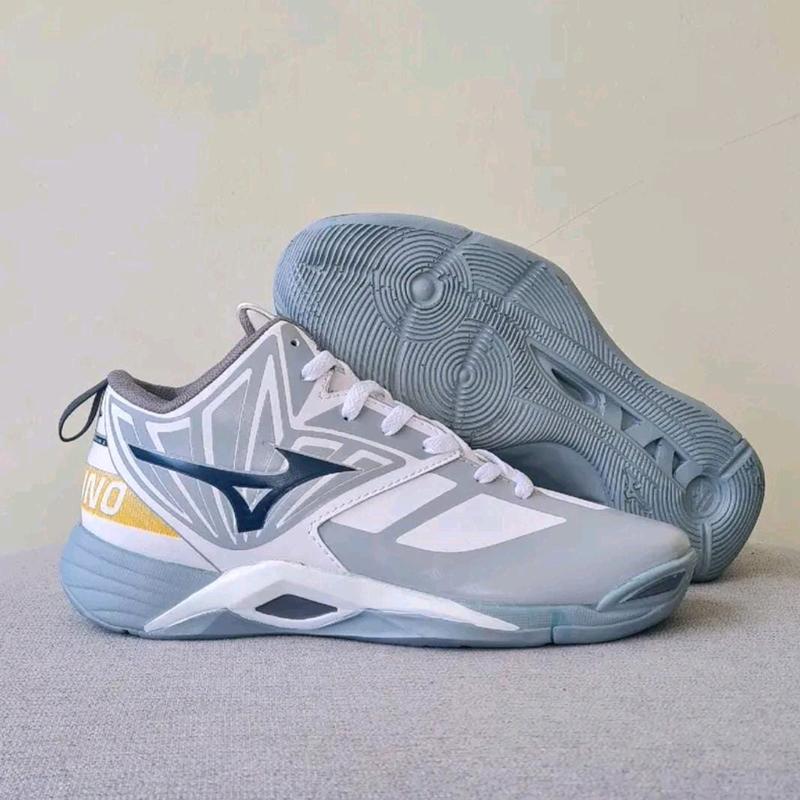 sepatu voli mizuno momentum 2 mid murah sepatu olahraga pria wanita lokal  Nyaman Cepat Kering Uniseks 1