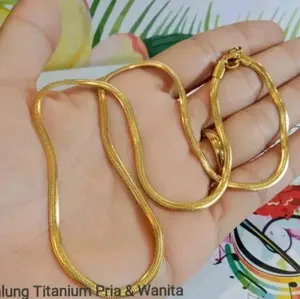 Kalung Titanium model pipih gepeng warna gold
