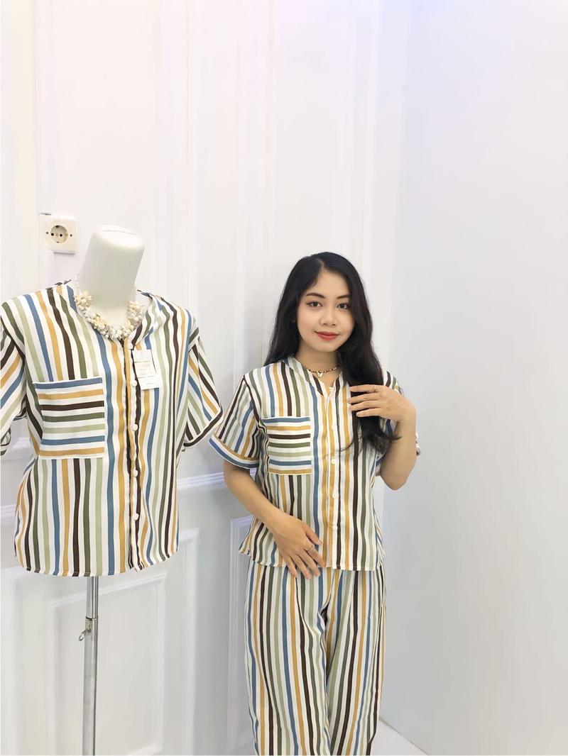 Product Introduction of One Set Wanita Kekinian Korean Style Cantik Lengan pendek Setrip 3