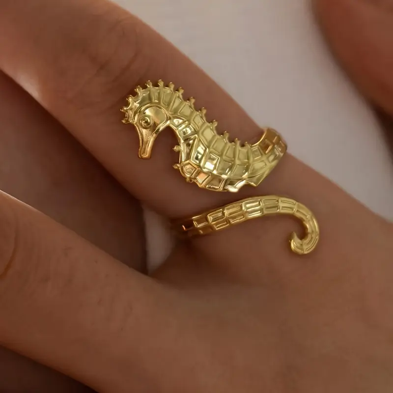 A Minimalist And Playful Seahorse Ring exquisite gift 2